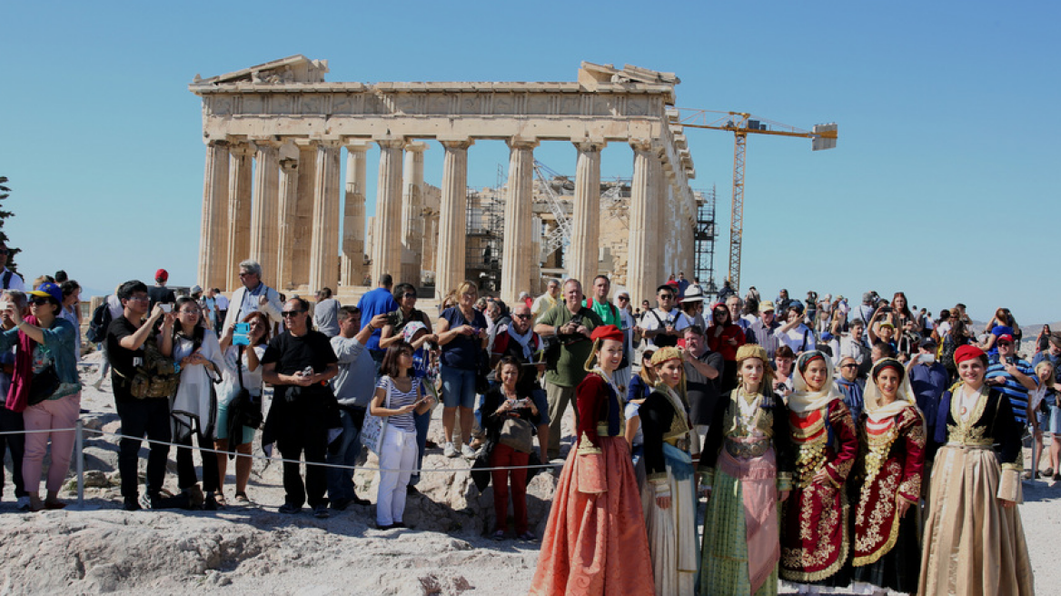 Με... άδειες τσέπες οι τουρίστες στην Ελλάδα: Ξοδεύουν 435 ευρώ για 6,5 νύχτες 